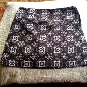 Skirt embroidered White daisies. Vintage